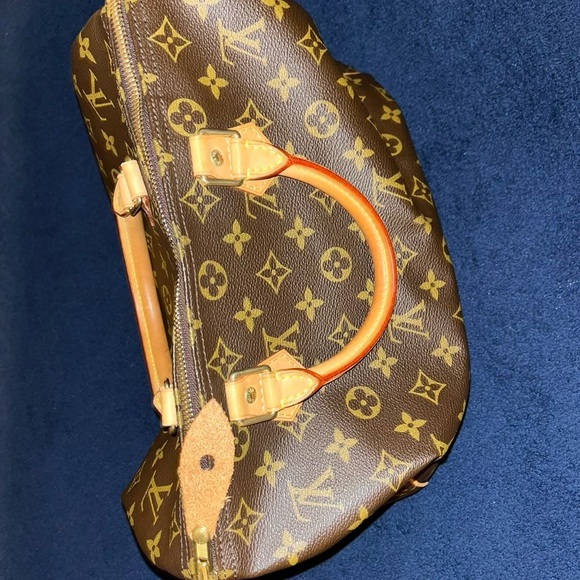 Luis Vuitton Purse - Picture 2 of 6